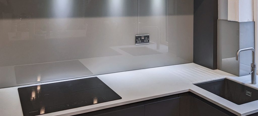 EXPERT GLASS SPLASHBACK FITTERS IN BURNLEY