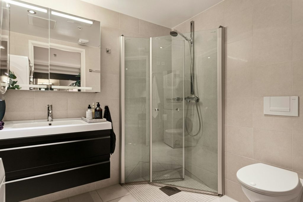 A bathroom with a toilet, sink, and shower